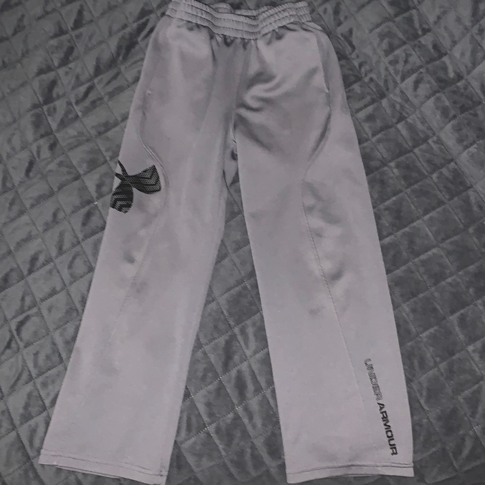Kids Under Armour joggers‼️EUC‼️